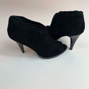 Nine West suede peep toe bootie women’s 10 black